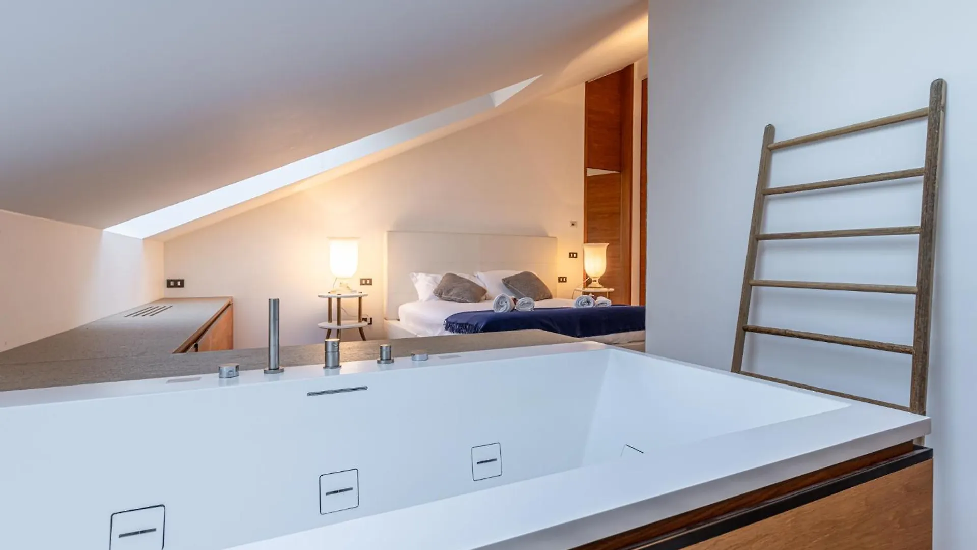 Апартаменты Montenapoleone Luxury Penthouse Милан